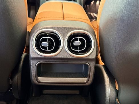 Certified 2025 Mercedes-Benz C 300 4MATIC Sedan image 24