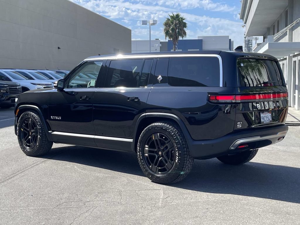 Used 2024 Rivian R1S Adventure Dual AWD/4WD image 5