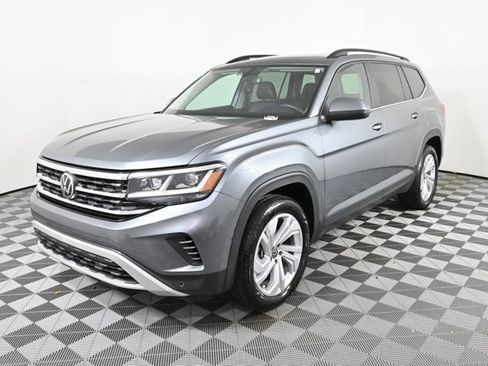 Certified 2023 Volkswagen Atlas SE w/ Panoramic Sunroof Package image 2