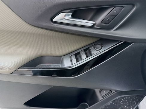 New 2026 Chevrolet Equinox LT w/ Convenience Package II FWD image 18