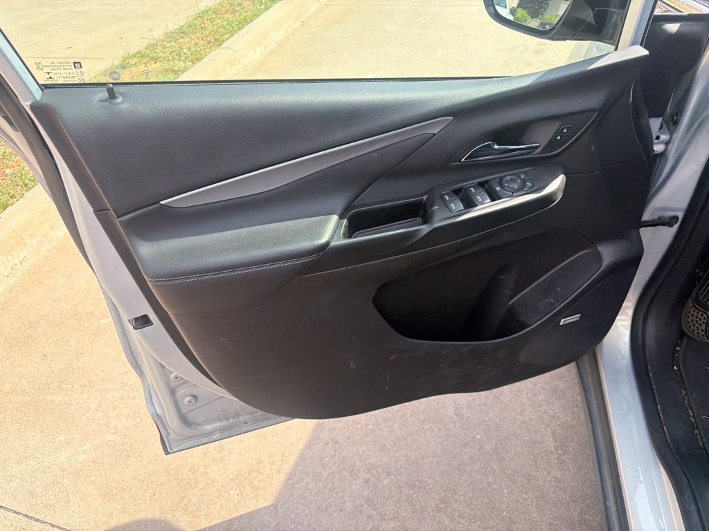 Used 2022 Chevrolet Bolt LT w/ Infotainment Package FWD image 21
