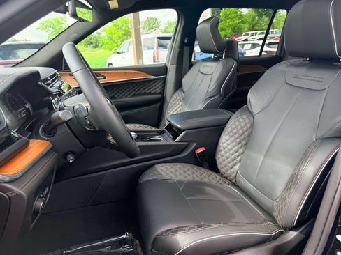 Used 2025 Jeep Grand Cherokee L Summit AWD/4WD image 19