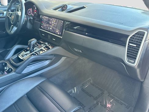 Used 2022 Porsche Cayenne image 31