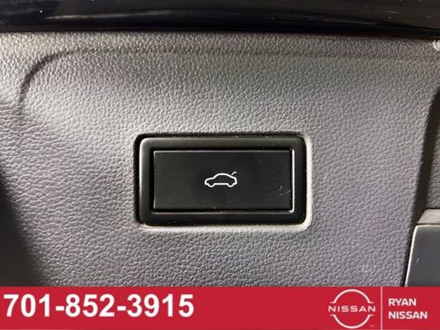 Used 2019 Volkswagen Atlas SE w/ Towing Package image 8