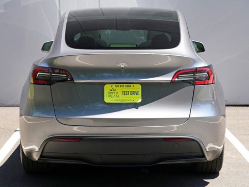 Used 2024 Tesla Model Y Long Range RWD image 51