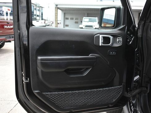 Used 2021 Jeep Gladiator Sport image 11