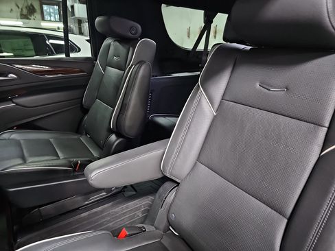 Used 2021 Cadillac Escalade ESV Premium Luxury image 16