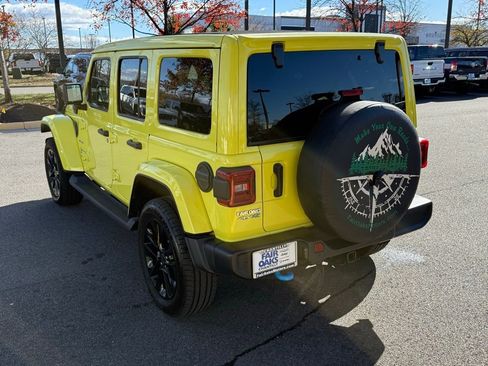 Used 2024 Jeep Wrangler Unlimited Sahara w/ Technology Group image 10