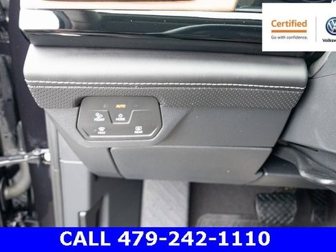 Certified 2024 Volkswagen Atlas SE w/ Black Wheel Package image 25