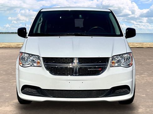 Used 2020 Dodge Grand Caravan SE FWD image 2