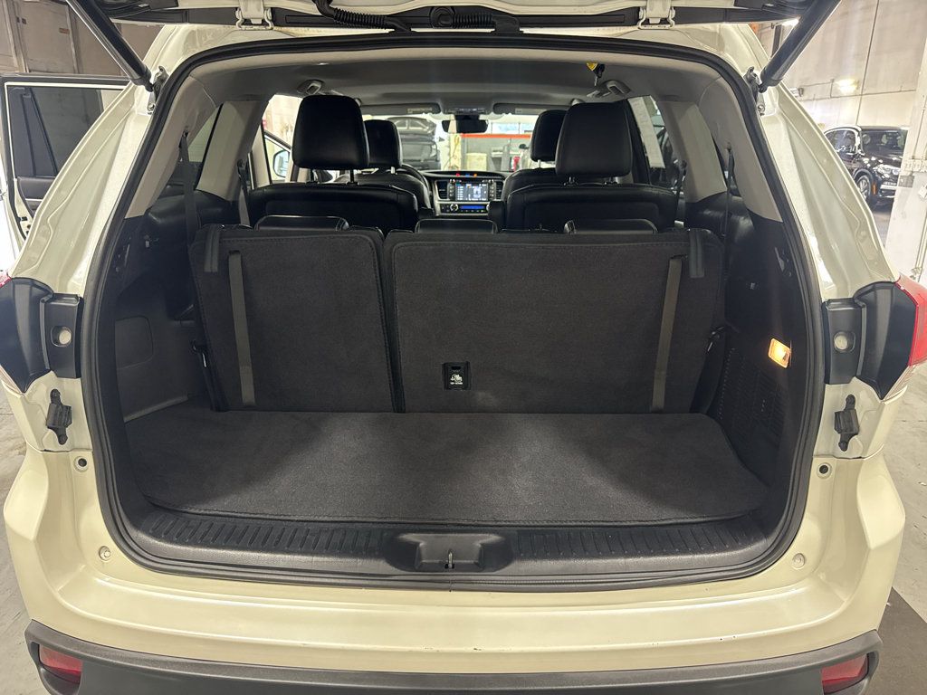 Used 2017 Toyota Highlander SE FWD image 40