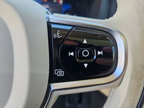 Certified 2023 Volvo XC60 B5 Plus w/ Protection Package Premier AWD/4WD image 22