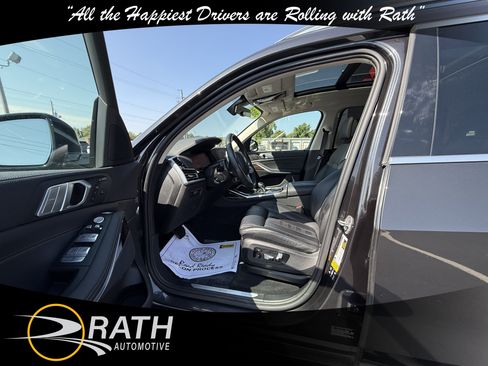 Used 2021 BMW X7 xDrive40i w/ Cold Weather Package image 11