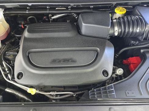 Used 2023 Chrysler Pacifica Touring-L FWD image 22