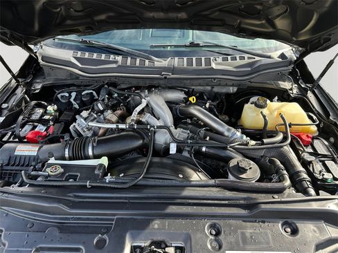 Used 2022 Ford F250 Platinum w/ FX4 Off-Road Package image 9