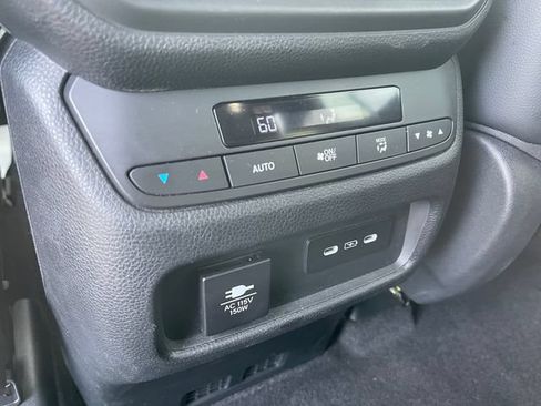 Used 2025 Honda Pilot TrailSport image 22