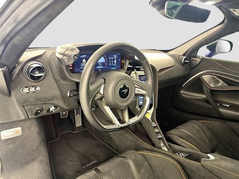 Used 2025 McLaren 750S Spider image 9