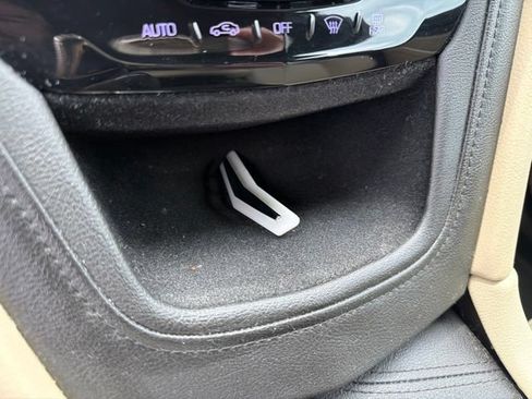 Used 2018 Cadillac XT5 AWD image 21