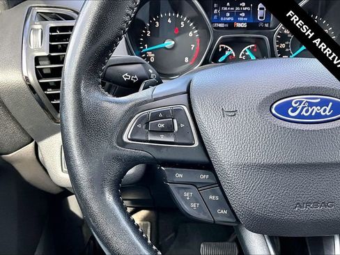 Used 2018 Ford Escape SEL w/ SEL Sport Appearance Package FWD image 11