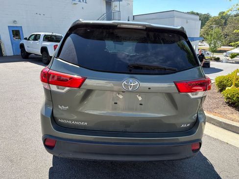 Used 2019 Toyota Highlander XLE FWD image 8