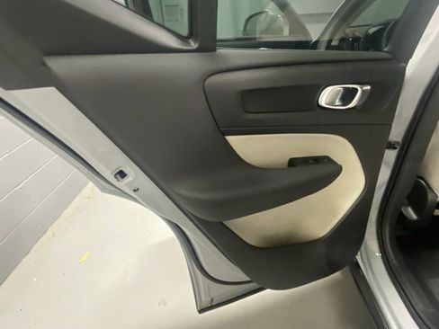 Used 2025 Volvo XC40 B5 Plus w/ Protection Package Premier image 8