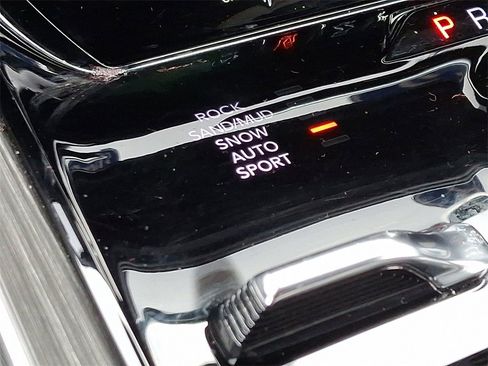 Used 2023 Jeep Wagoneer Series III w/ Preferred Equipment Group image 25