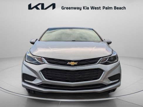 Used 2017 Chevrolet Cruze LT w/ Convenience Package image 3