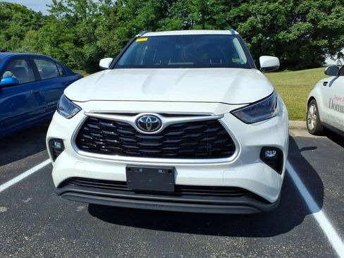 Used 2021 Toyota Highlander XLE AWD/4WD image 5