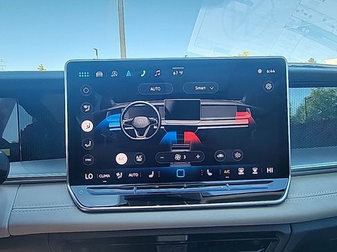 New 2025 Volkswagen Tiguan SE image 18