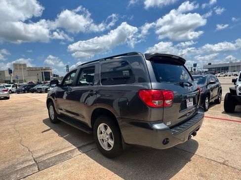 Used 2017 Toyota Sequoia SR5 w/ Premium Package RWD image 7