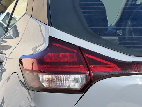 Used 2023 Nissan Kicks SR FWD image 11