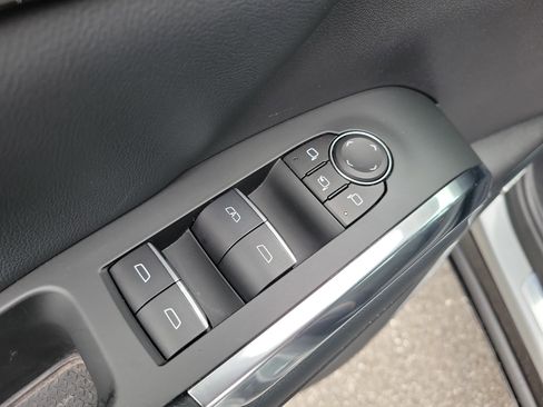 Used 2025 Chevrolet Traverse High Country FWD image 21