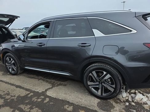 Certified 2022 Kia Sorento EX w/ Panoramic Sunroof Package image 4