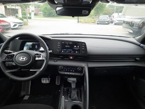 New 2026 Hyundai Elantra SEL Sport FWD image 19