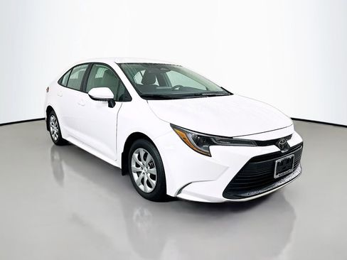 Certified 2025 Toyota Corolla LE image 3
