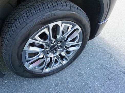 Used 2023 GMC Sierra 1500 Denali Ultimate AWD/4WD image 5