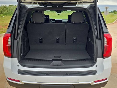 New 2026 GMC Yukon Elevation w/ Elevation Premium Package AWD/4WD image 13