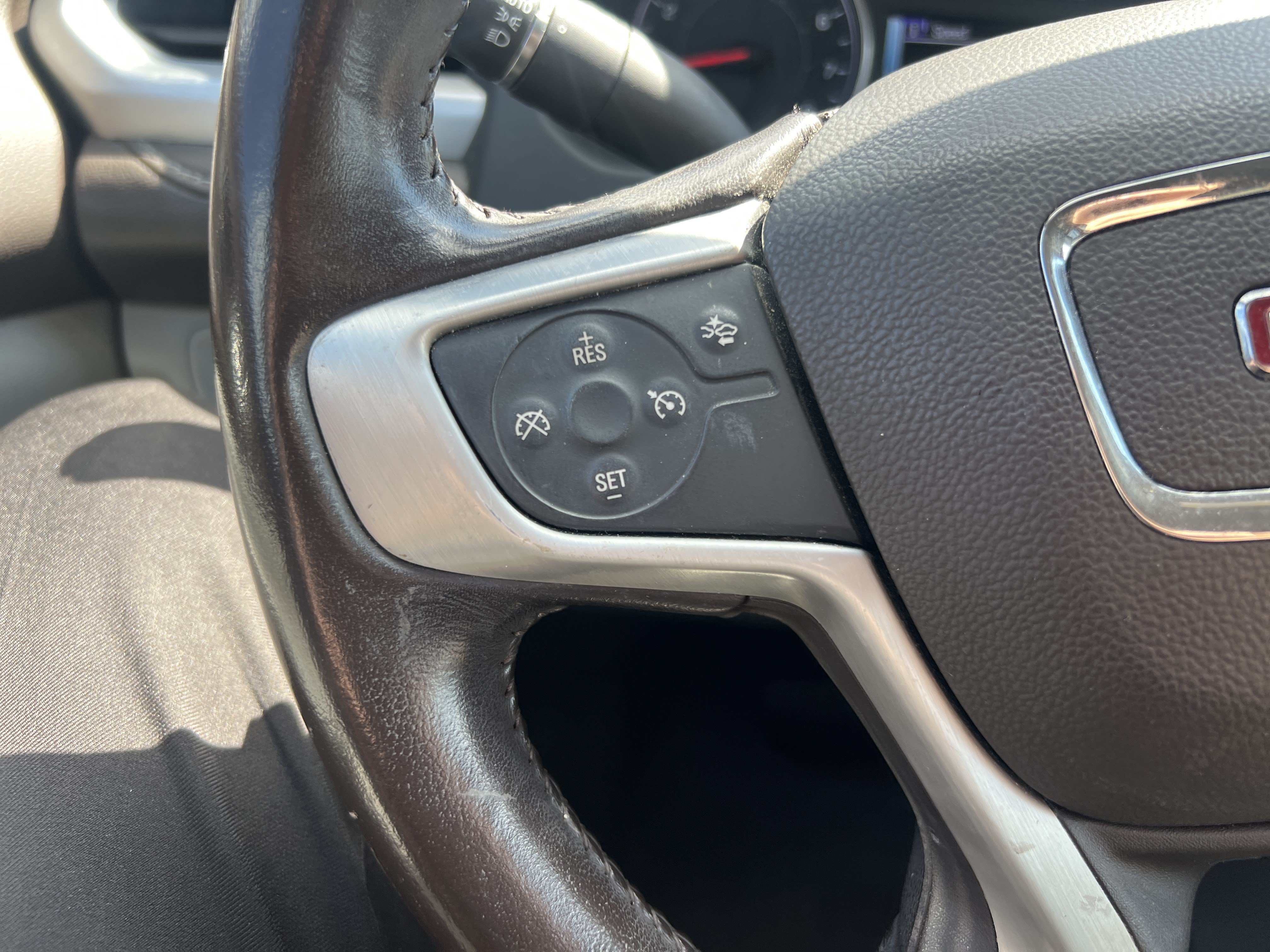 Used 2019 GMC Acadia SLT w/ LPO, Floor Liner Package FWD image 19