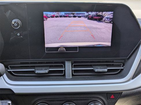 Used 2025 Chevrolet Trax LS w/ LS Convenience Package image 17