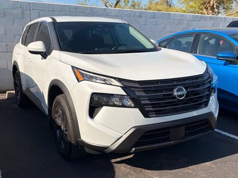 Used 2026 Nissan Rogue SV FWD image 4