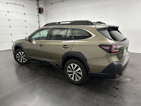 Used 2024 Subaru Outback Premium AWD/4WD image 6