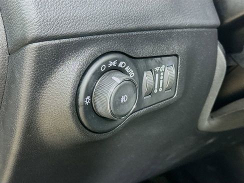 Used 2019 Jeep Compass Latitude w/ Popular Equipment Group AWD/4WD image 12