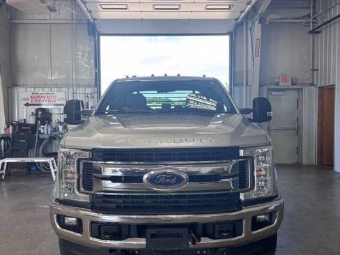 Used 2017 Ford F250 XLT w/ XLT Value Package AWD/4WD image 3