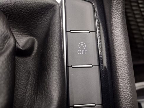 New 2025 Volkswagen Taos SE image 31