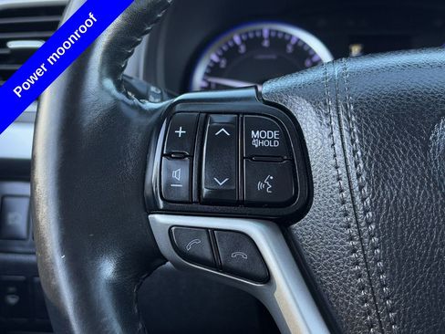 Used 2019 Toyota Highlander XLE image 18