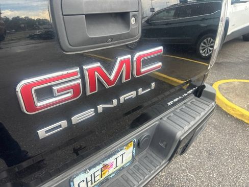 Used 2022 GMC Canyon Denali RWD image 7