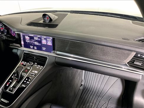 Certified 2021 Porsche Panamera image 17