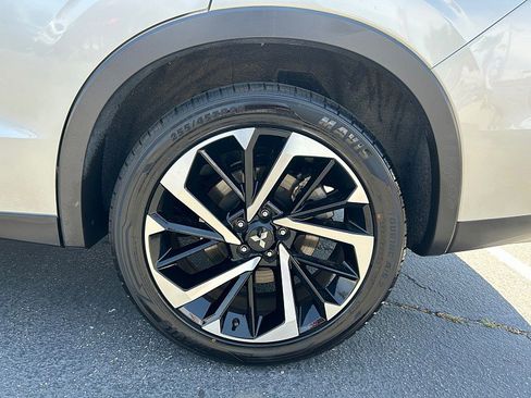 Used 2024 Mitsubishi Outlander AWD image 10
