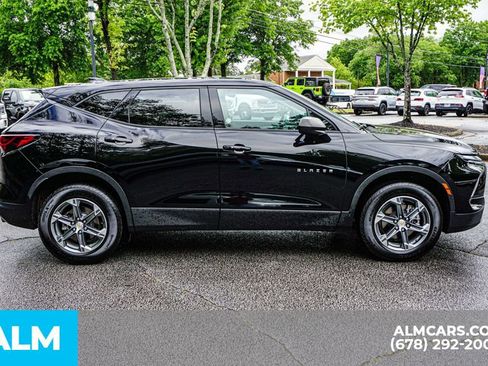 Used 2025 Chevrolet Blazer LT FWD image 9