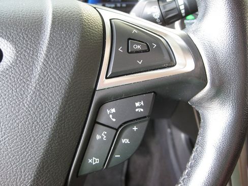 Used 2019 Ford Fusion SEL FWD image 16